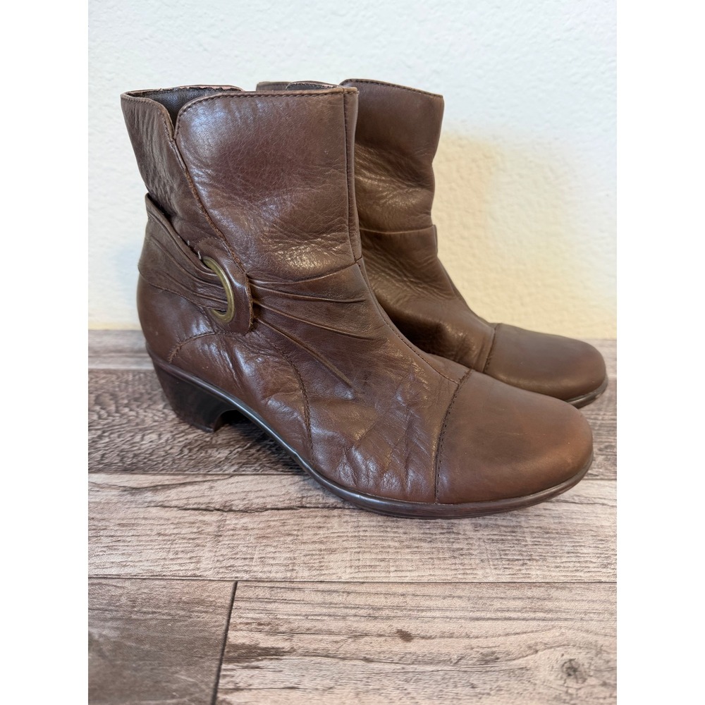 Clarks Leather Brown Ankle Boots Gold Accent Size 7M Heeled Booties Chic Comfort